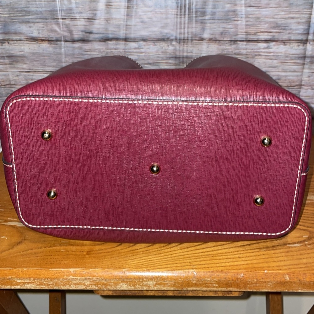 Dooney & Bourke Bordeaux Leather Handbag/Crossbody and Dust Cover NWT - Picture 4 of 7